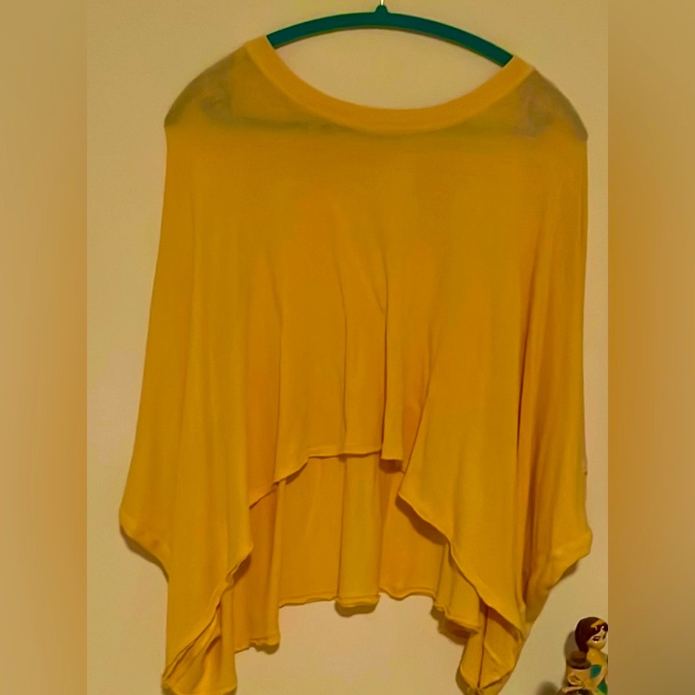 FREE PEOPLE YELLOW PONCHO🌼🌸🌼